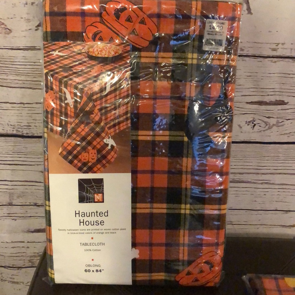 Haunted House table decor